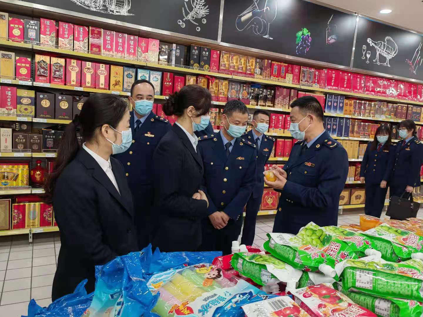 市市場(chǎng)監管局領(lǐng)導到浙北超市開(kāi)展節前安全檢查